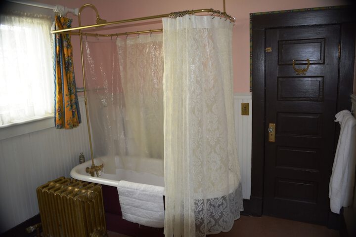 Room 62 of 76