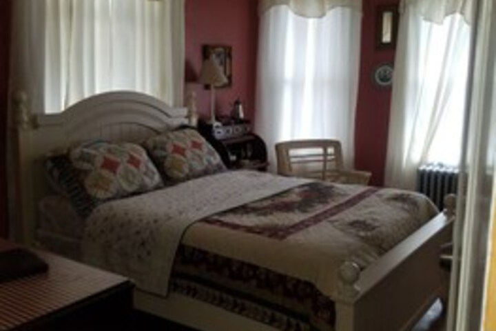 Hatfield McCoy House Inn