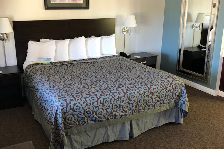 Room 9 of 26