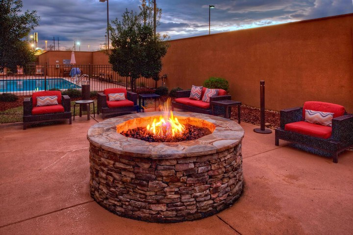 Terrace/Patio 32 of 33