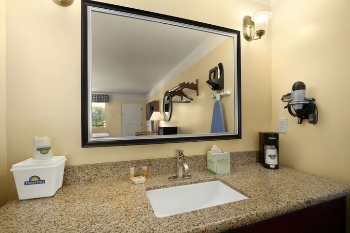 Room 15 of 18