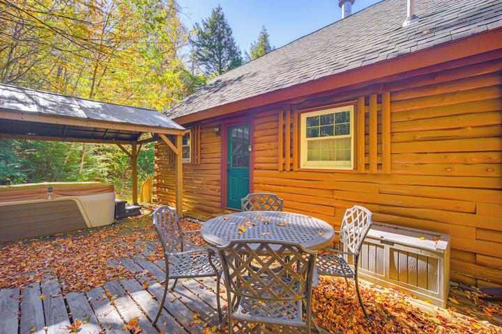 Andover Cabin Retreat w / Hot Tub & Fireplace!