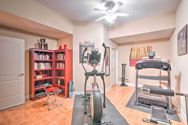 Luxury Estate: Game Room & Pickleball Court