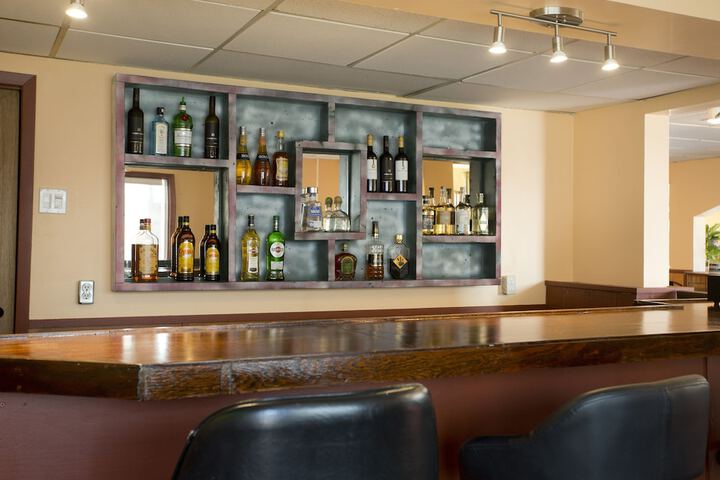 Lounge 54 of 60
