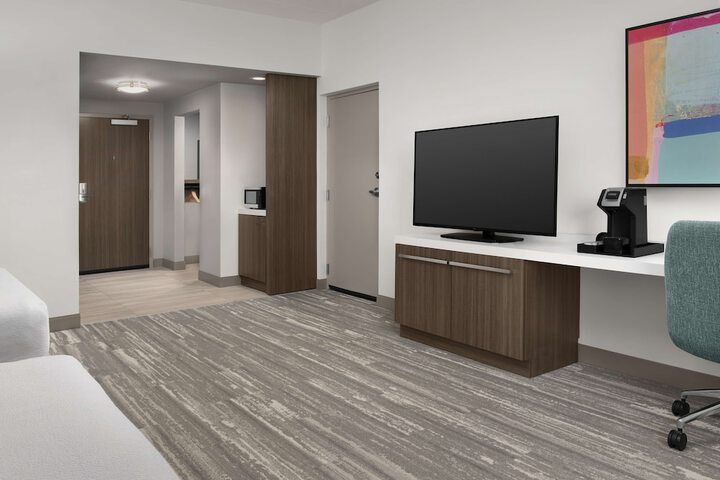 Room 25 of 40
