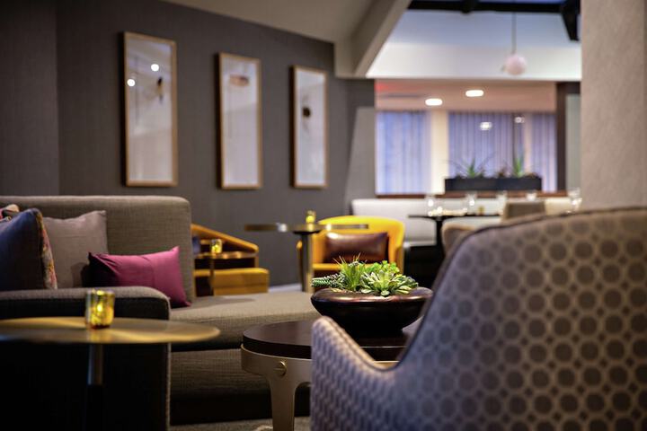 Lounge 47 of 48