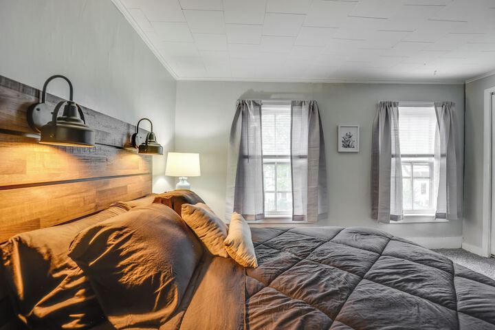 Pet-friendly Auburn Apartment w / Balcony!