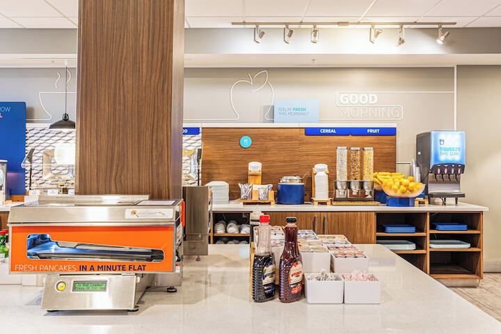 Holiday Inn Express & Suites Panama City Beach - Beachfront by IHG
