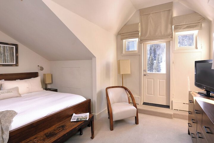 Room 74 of 93