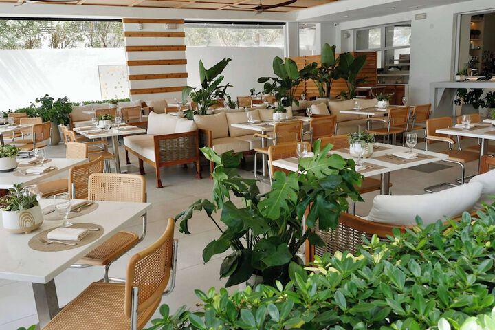 Dining 85 of 106