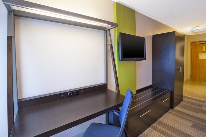 Room 13 of 36