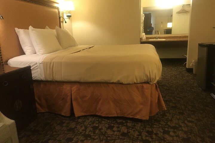 Travelers Inn & Suites