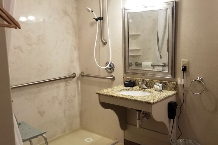 Room 32 of 87
