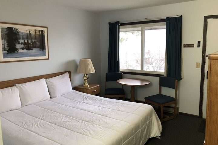 Room 32 of 53