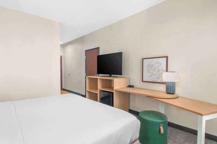 Room 25 of 59