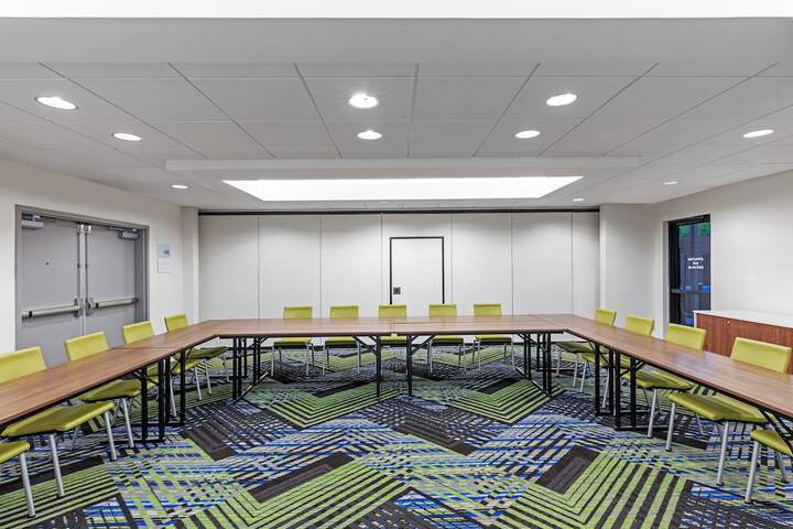 Holiday Inn Express & Suites Sulphur (Lake Charles) by IHG