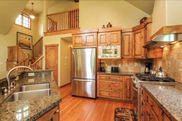 Discovery Chalet 374 - Three Bedroom Cabin