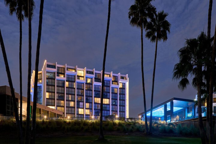 VEA Newport Beach a Marriott Resort & Spa