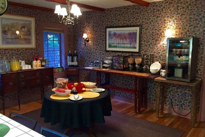 Breakfast/Coffee Service 15 of 27