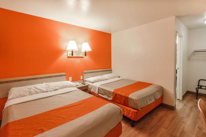 Room 10 of 30