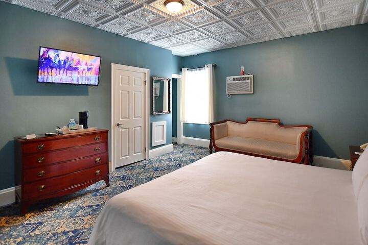 Room 11 of 22