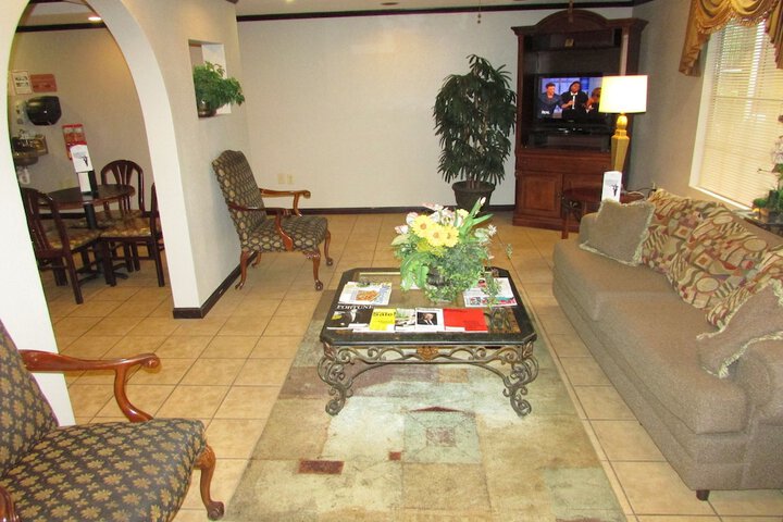 Lounge 37 of 37