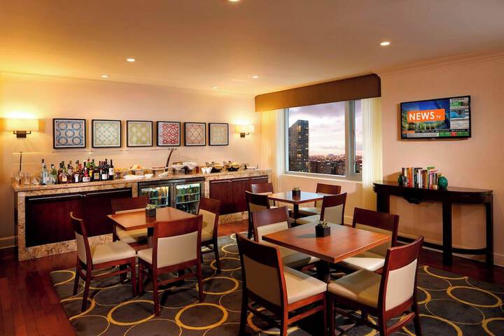 Lounge 55 of 61