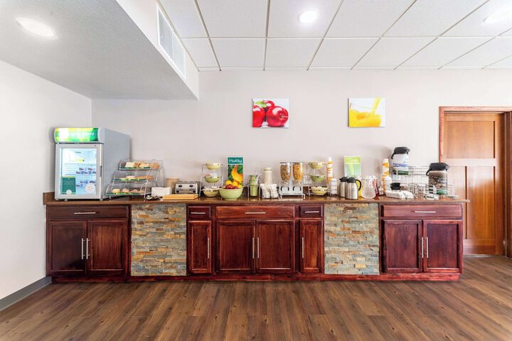 Quality Inn & Suites Vandalia near I-70 and Hwy 51