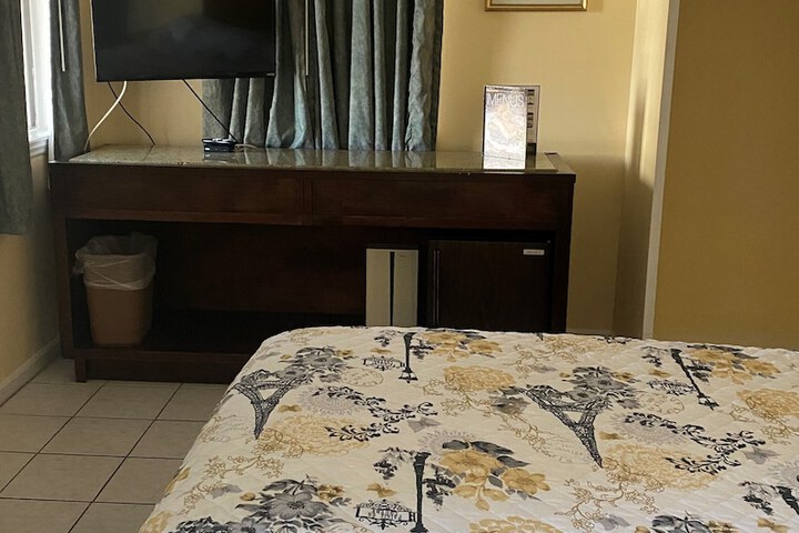 Room 18 of 34
