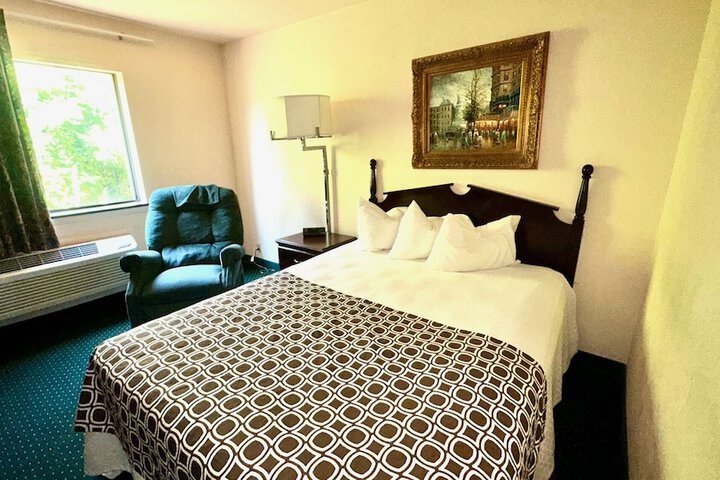 Room 13 of 22