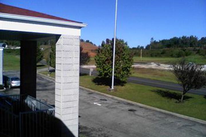 Campton Parkway Inn