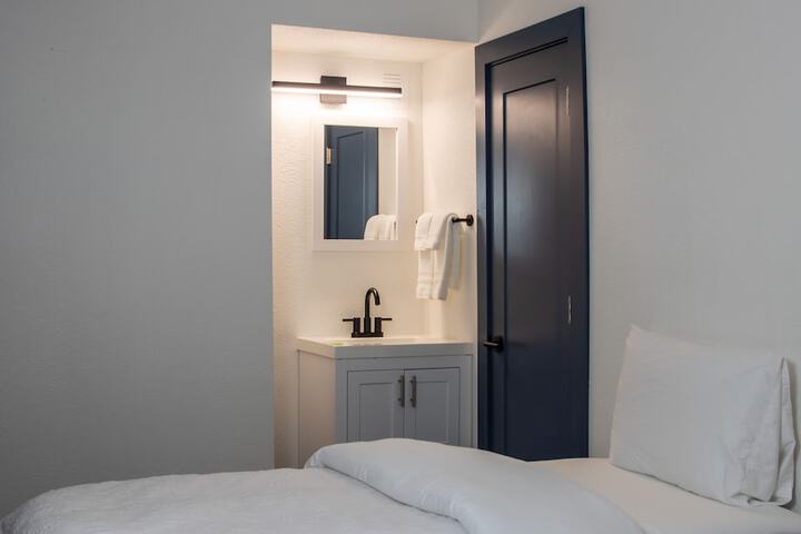 Room 11 of 34