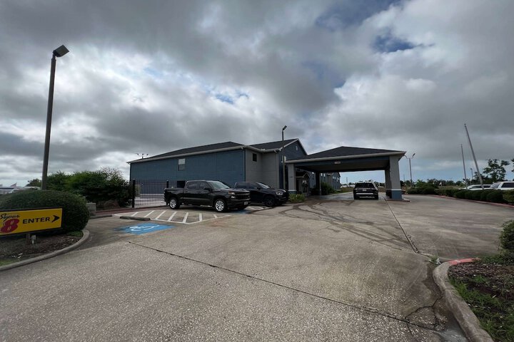 Super 8 by Wyndham Lake Charles / Sulphur