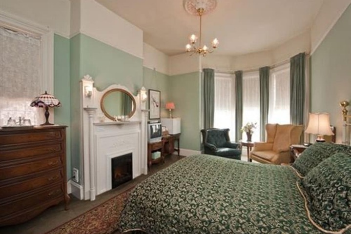 Room 21 of 48