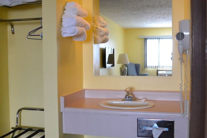 Room 28 of 52
