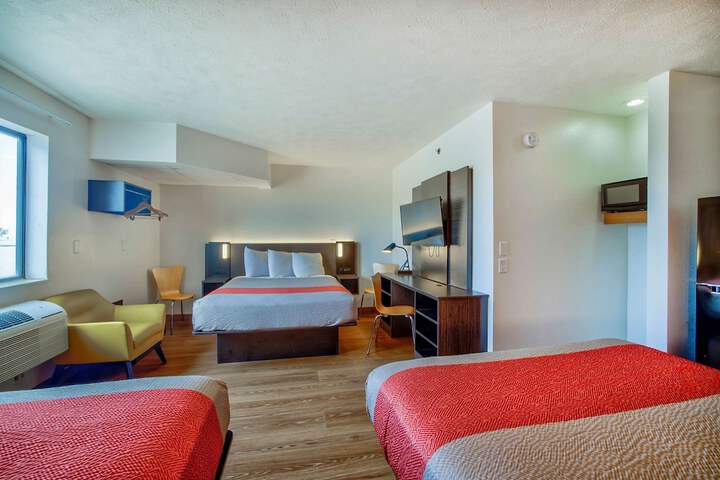Motel 6 Percival IA