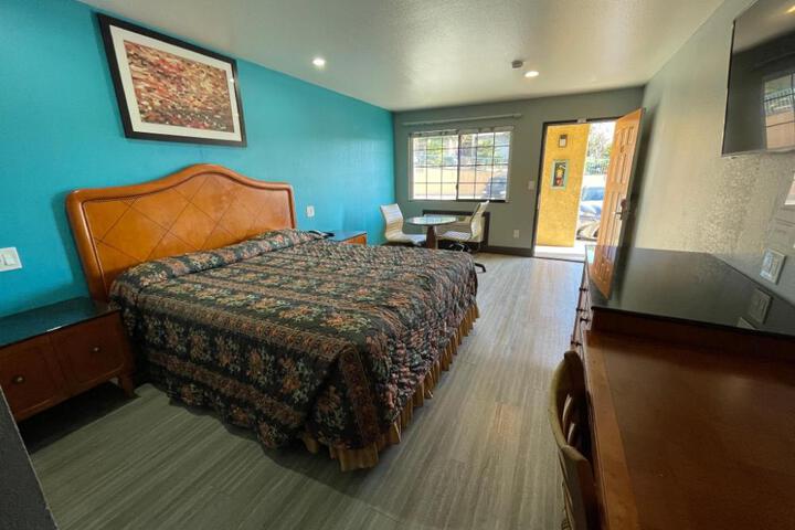 Travelers Inn