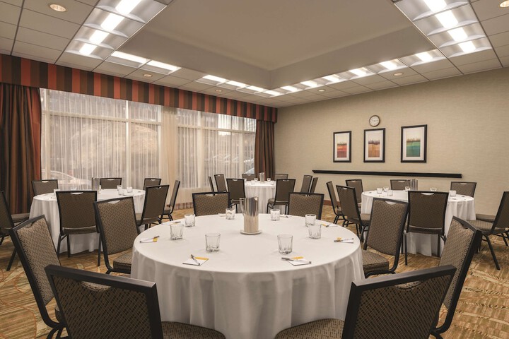 Hampton Inn New York - LaGuardia Airport