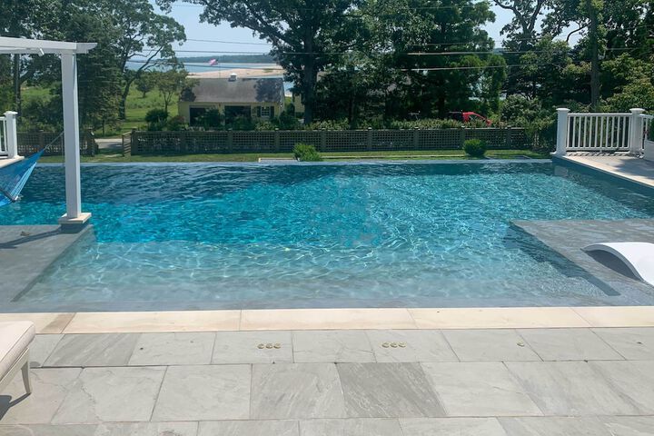 Shelter Island Retreat w / Outdoor Pool!