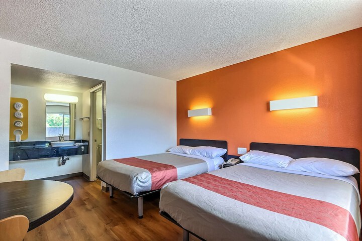 Room 18 of 29