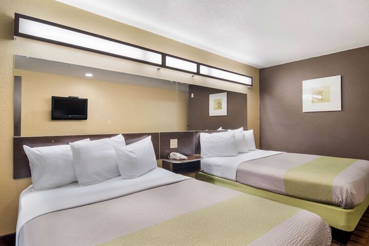 Room 16 of 28