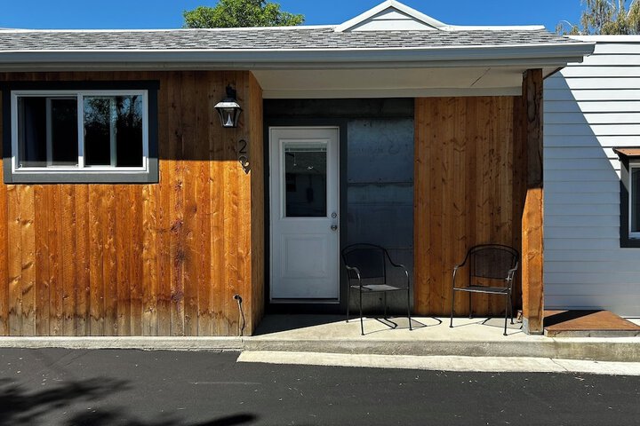 Lamplighter Cabins & Suites