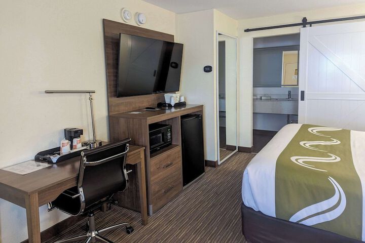 Room 32 of 50
