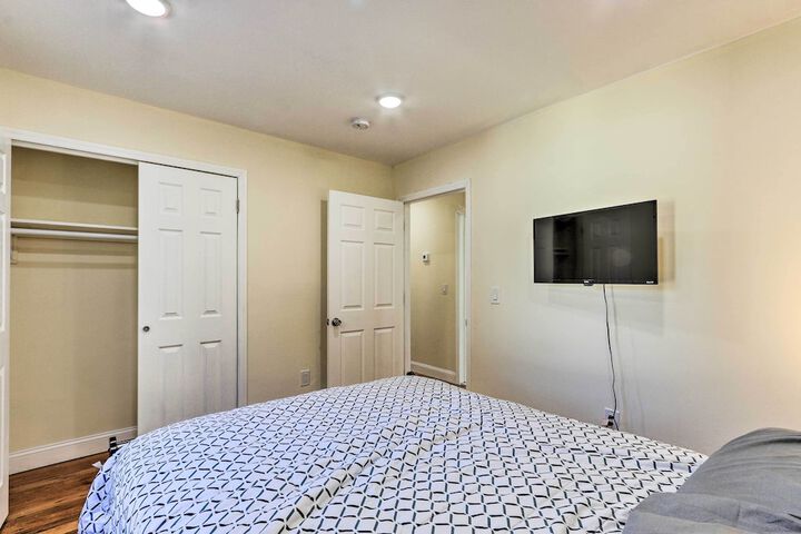 Bright Irvington Home 2 Mi to Prudential Center!
