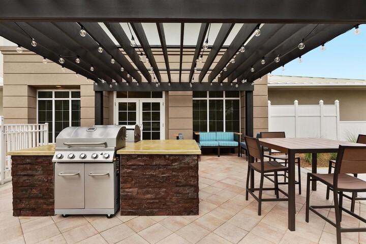 Homewood Suites by Hilton Fort Myers Airport / FGCU