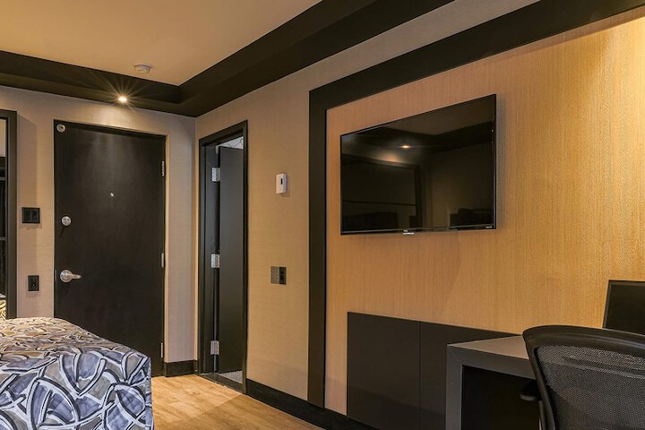 Room 25 of 48