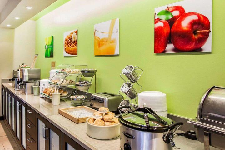 Quality Inn & Suites Peoria North