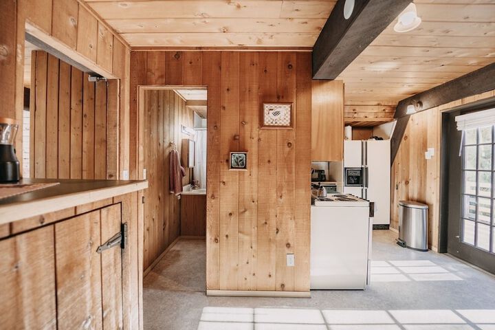 05mbh - Economical - Wifi - Pets Ok - F / p - D/w - Sleeps 2 1 Bedroom Apts by RedAwning