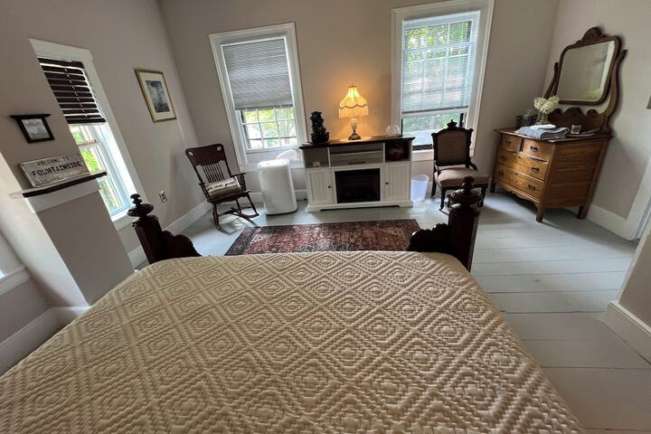 Room 40 of 85