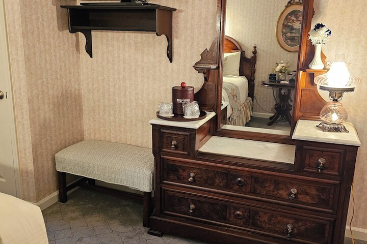 Room 36 of 100